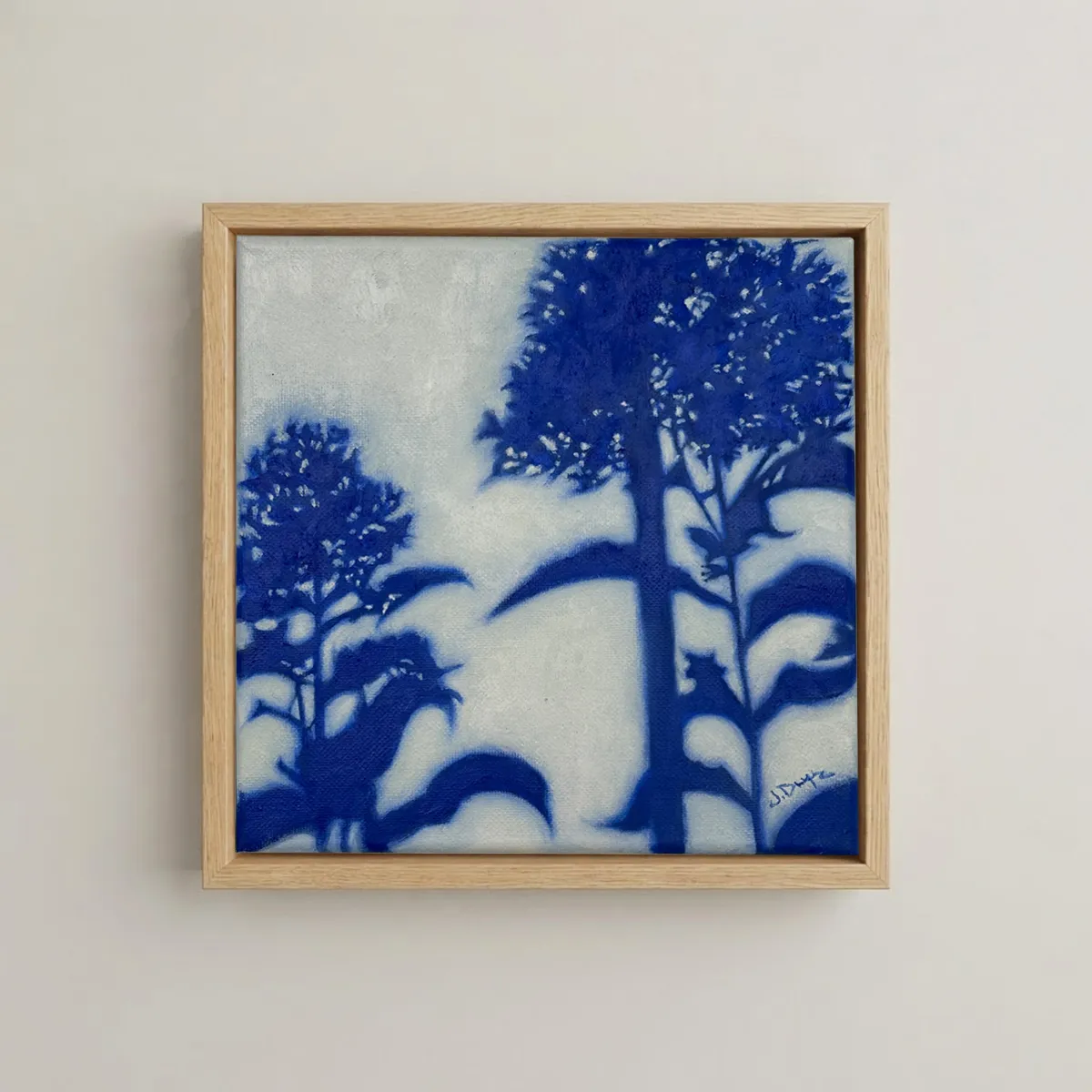 Obra en óleo de siluetas botánicas en azul cobalto sobre fondo blanco, serie Estudio de las sombras